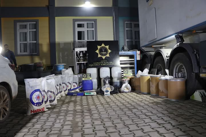 Hatay’Da Uyuşturucu Operasyonu: 7 Adrese Baskın, Çok Sayıda Malzeme Ele Geçirildi