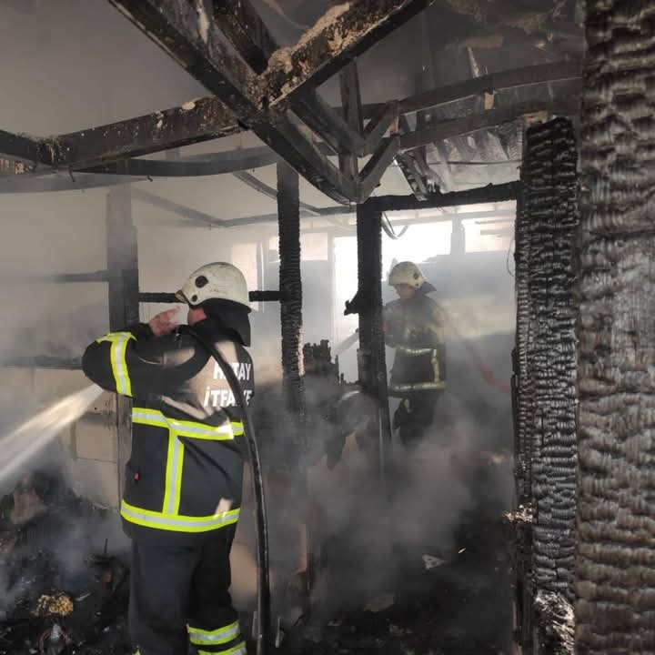 Hatay’In Belen İlçesi Derebahçe Mahallesi’Nde mesken Yangını Meydana Geldi.